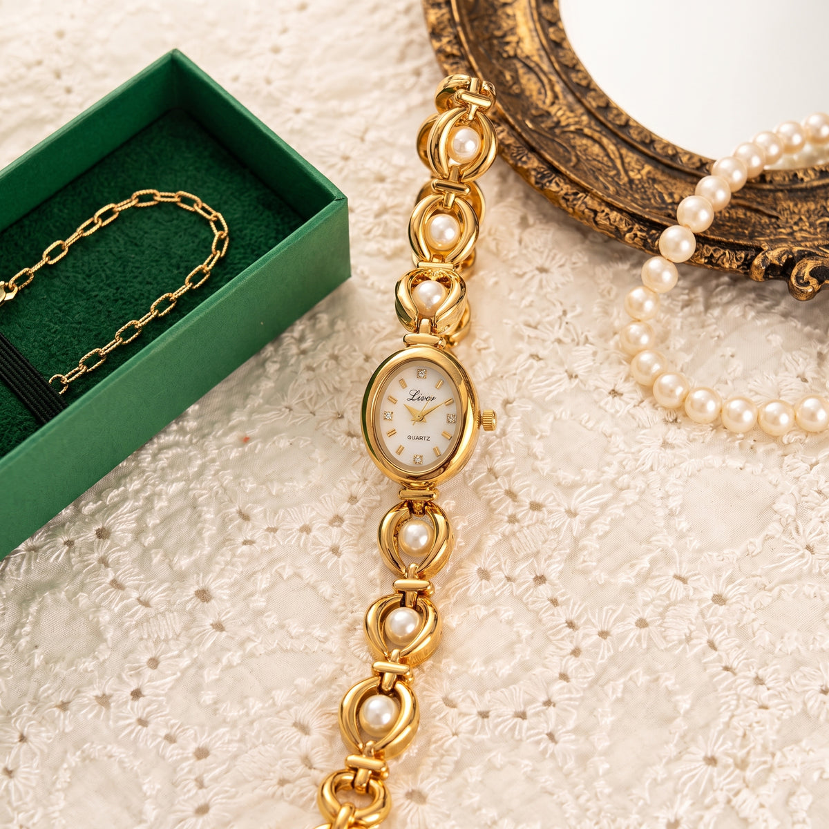 Perle Oval Gold Chain Watch